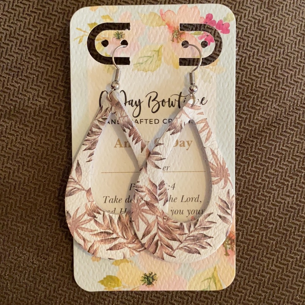 Spring/Summer Earring Bundle #2 - Picture 4 of 6